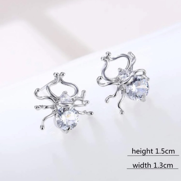 🪲 Adorable Metallic Rhinestone Beetle Bug Studs 🪲 - Picture 2 of 3